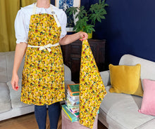 Load image into Gallery viewer, Bumble Bee Print Apron