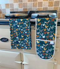 Load image into Gallery viewer, Chicken Print Oven Gloves