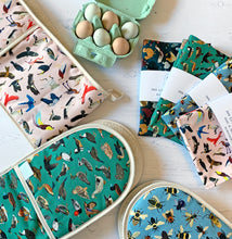 Load image into Gallery viewer, Duck Print Oven Gloves