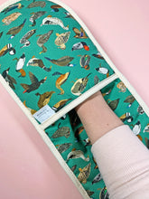 Load image into Gallery viewer, Duck Print Oven Gloves