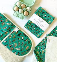 Load image into Gallery viewer, Duck Oven Glove &amp; Tea Towel Set
