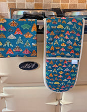 Load image into Gallery viewer, Moths Oven Glove