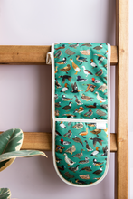 Load image into Gallery viewer, Duck Print Oven Gloves