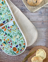 Load image into Gallery viewer, Vegetables Print Oven Glove
