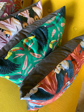 Load image into Gallery viewer, Great White Pelican Cushion

