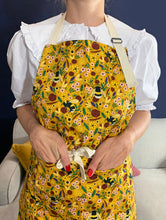 Load image into Gallery viewer, Bumble Bee Print Apron
