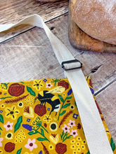 Load image into Gallery viewer, Bumble Bee Print Apron
