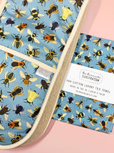 Load image into Gallery viewer, Bumble Bee Print Oven Gloves
