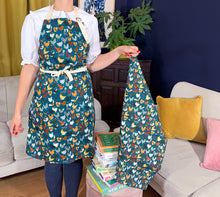 Load image into Gallery viewer, Chicken Print Apron

