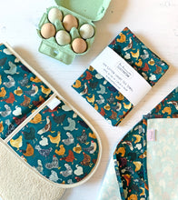 Load image into Gallery viewer, Chicken Print Oven Gloves
