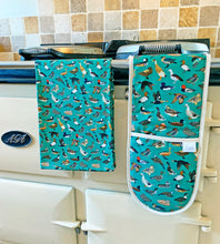 Load image into Gallery viewer, Duck Oven Glove &amp; Tea Towel Set
