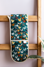 Load image into Gallery viewer, Chicken Print Oven Gloves

