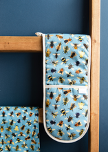 Load image into Gallery viewer, Bumble Bee Print Oven Gloves
