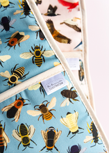 Load image into Gallery viewer, Bumble Bee Print Oven Gloves
