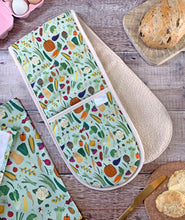 Load image into Gallery viewer, Vegetables Print Oven Glove
