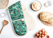 Load image into Gallery viewer, Duck Print Oven Gloves
