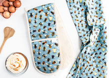 Load image into Gallery viewer, Bumble Bee Oven Glove &amp; Tea Towel Set
