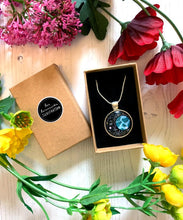 Load image into Gallery viewer, Moon Pendant Necklace
